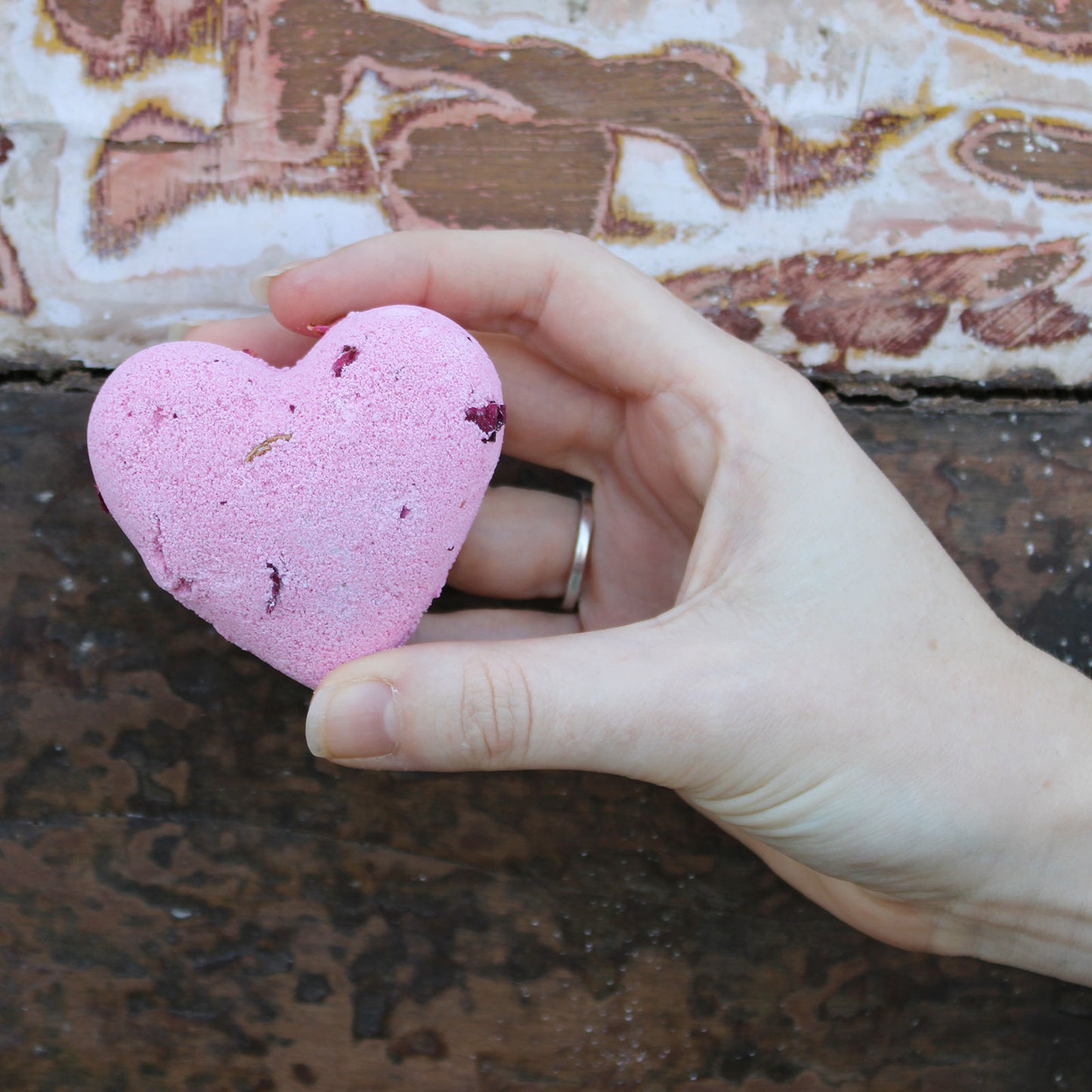 Love Heart Bath Bomb 70g - Ylang and Rose