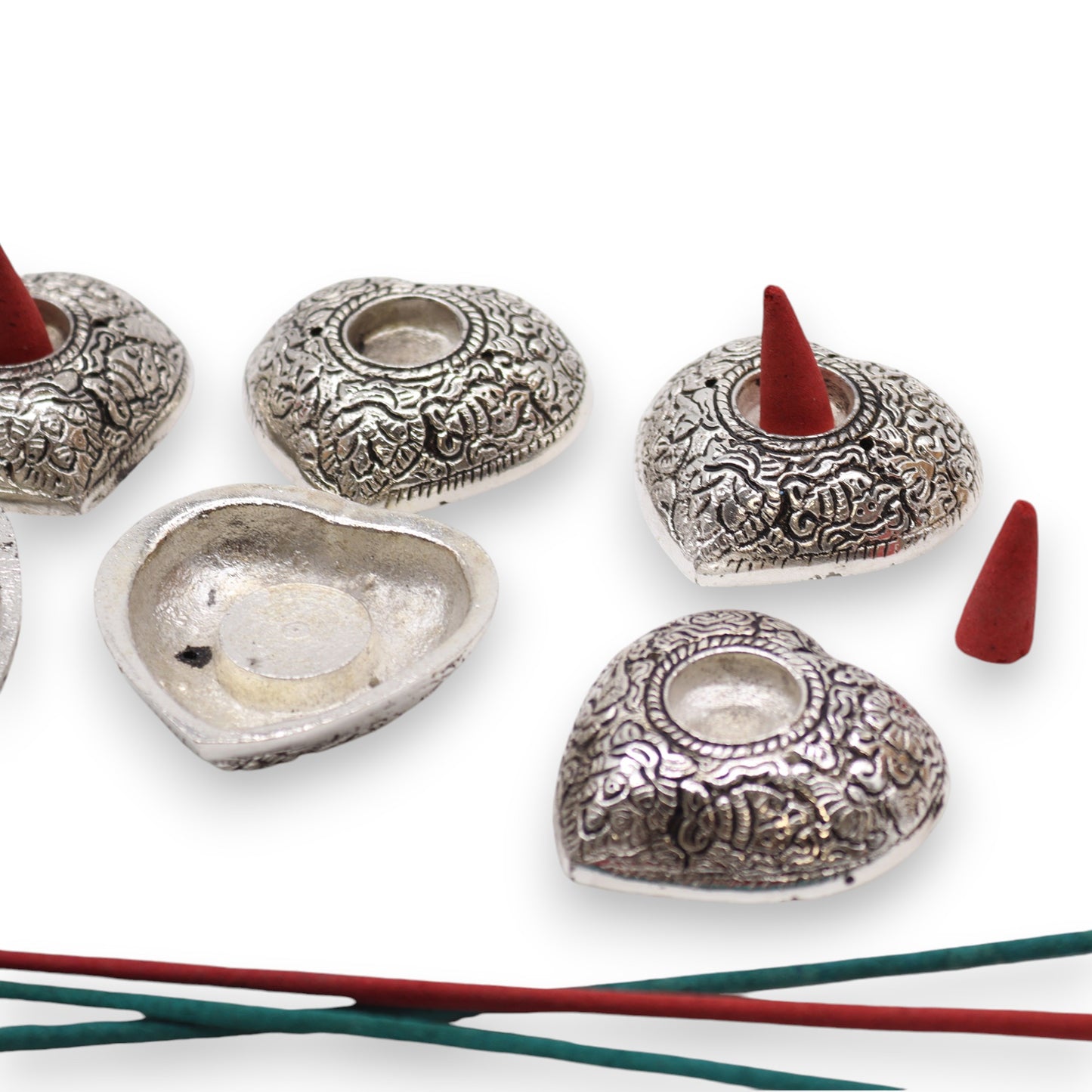 Small heart-shaped incense holder UK, compact polyresin incense stick dish for boho spiritual décor, relaxation and daily home fragrance rituals.