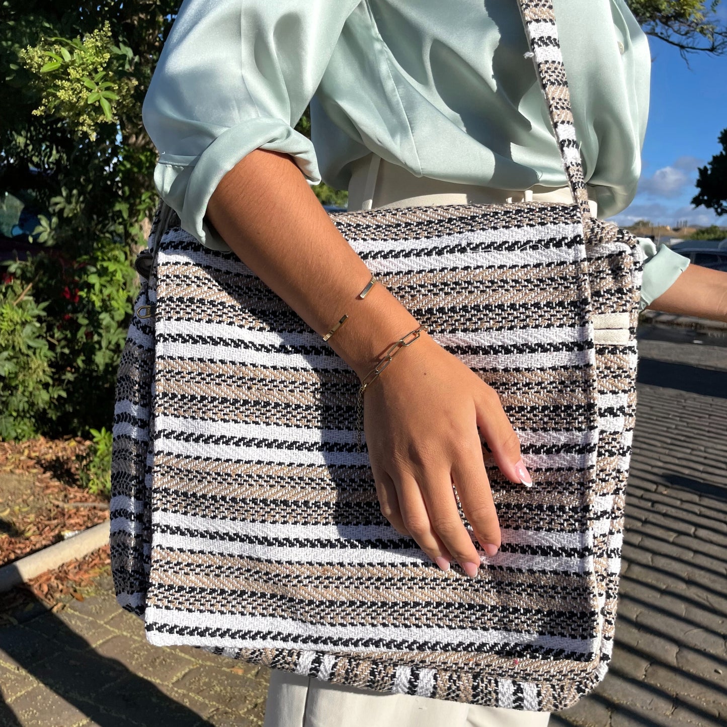 Soft Banjar Laptop Bag – Soft Cream & Grey, hand-woven cotton-blend laptop bag approx 40×36×8 cm, boho tech accessory UK.