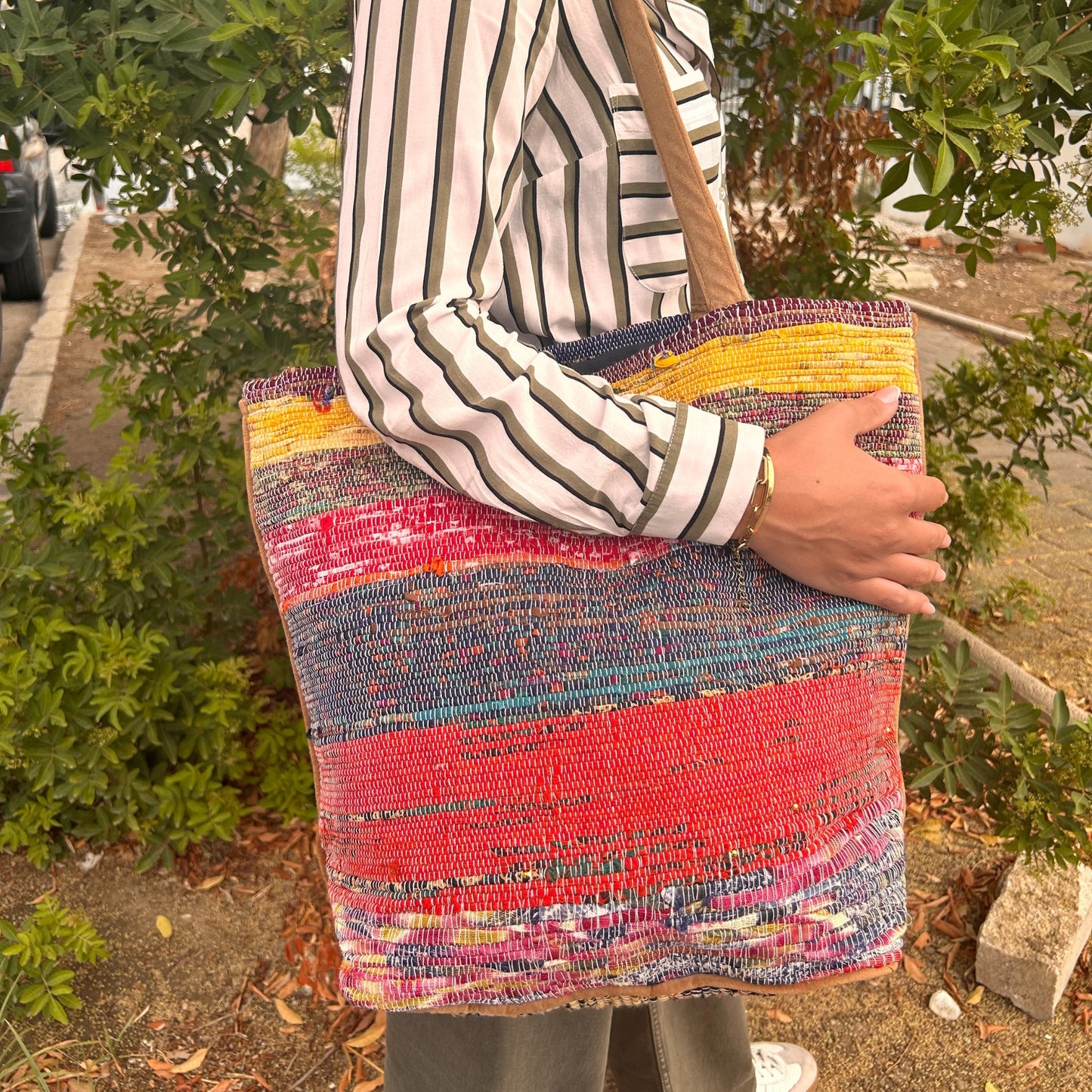 Recycled Big Rug Bag – Shades of Pink, recycled rug textile large tote approx 40×40×20 cm, boho statement bag UK.