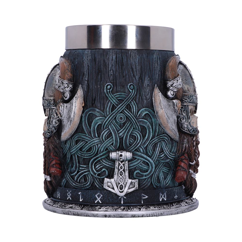 The stein has a steel rim and sculpted, wooden-texture body with Celtic knot designs. Viking heads wielding axes flank the Celtic knots. The base has runes: "ᚱ ᛟ ᛚ ᛋ ᚦ ᛈ ᛗ".