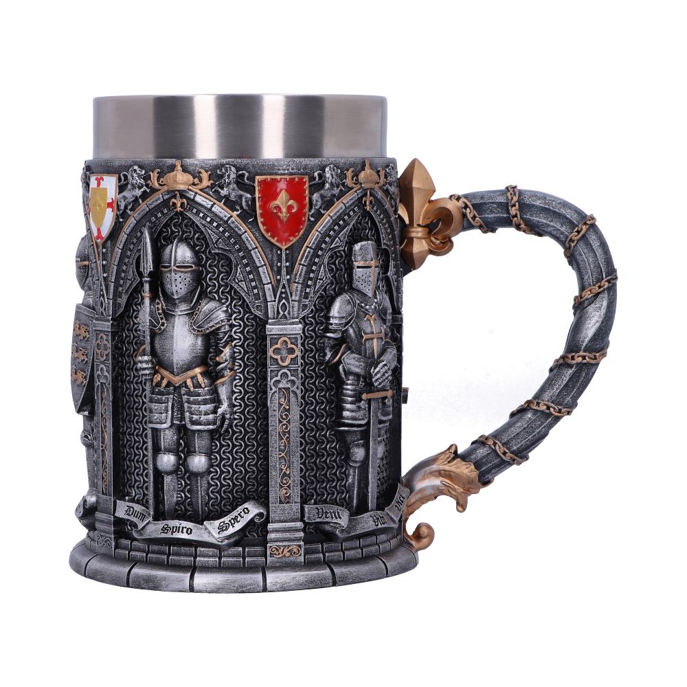 A detailed, silver-colored tankard displays knights in armor against a chainmail backdrop, complete with shields and fleur-de-lis accents. A banner reads, "Dum Spiro Spero Venit".