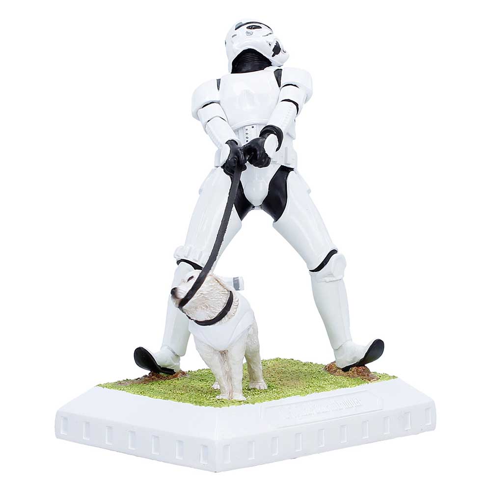 Front angle of the armoured dog pulling against the Stormtrooper