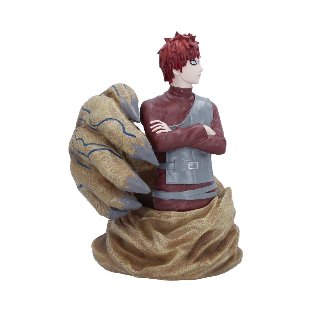 Opposite angle of Gaara beside the hourglass in the sculpted sand hand