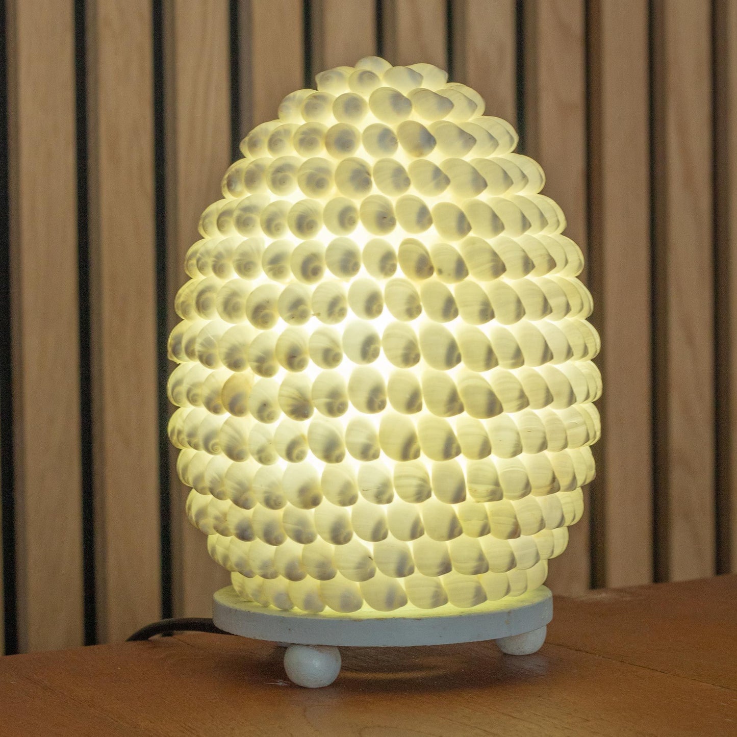 Boho Sea Shell Lamp Buting Shell Oval Small – compact natural shell lamp with soft ambient glow for coastal boho home décor UK