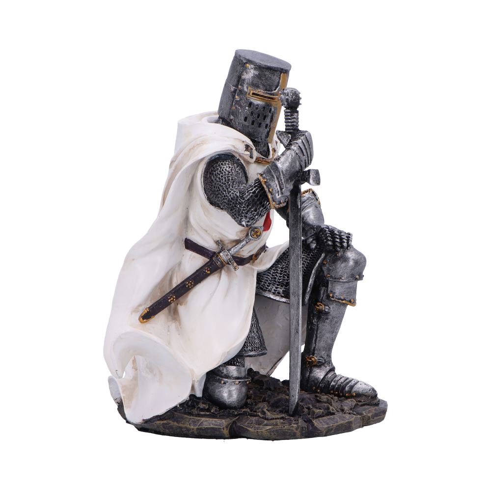 Kneeling medieval knight figurine clasping a sword with both hands, wearing chainmail, plate armor and a white cloak, helmeted and mounted on a textured rocky base against a white background.