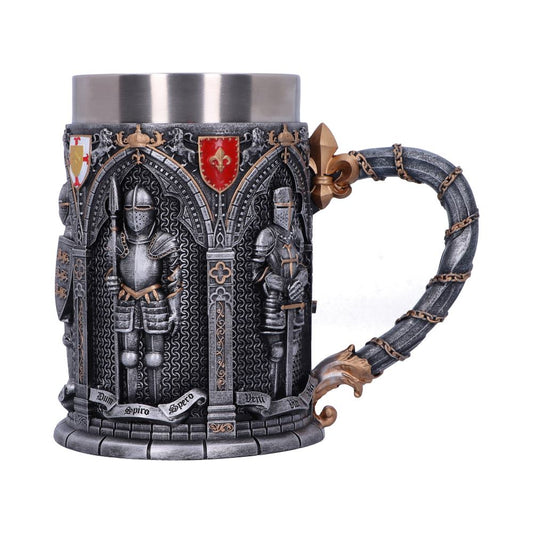 A detailed, silver-colored tankard displays knights in armor against a chainmail backdrop, complete with shields and fleur-de-lis accents. A banner reads, "Dum Spiro Spero Venit".