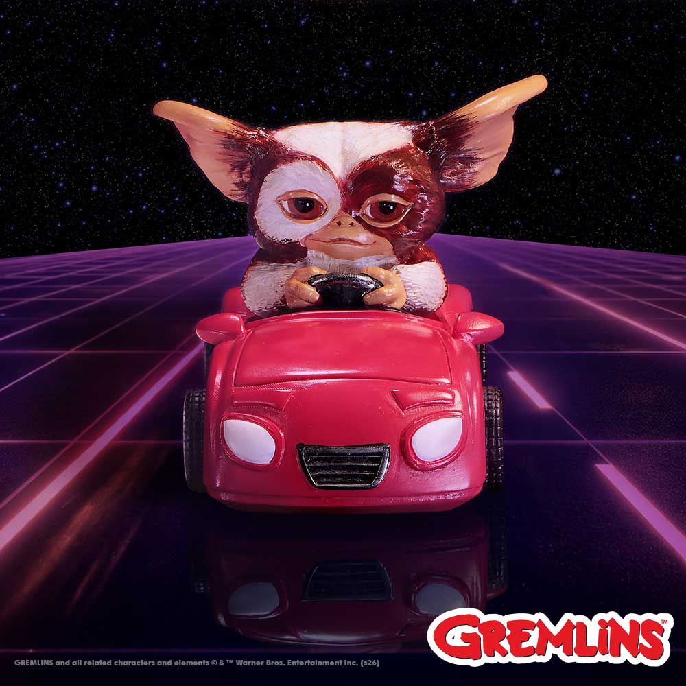 Gremlins Gizmo Joy Ride Figurine - Gizmo car figurine in a styled film display