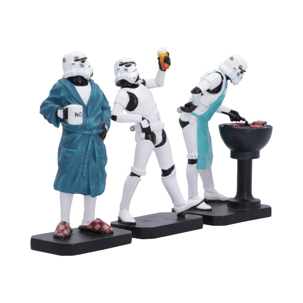 Stormtrooper Living for the Weekend Figurines - Side view of raised drink and barbecue cooking pose