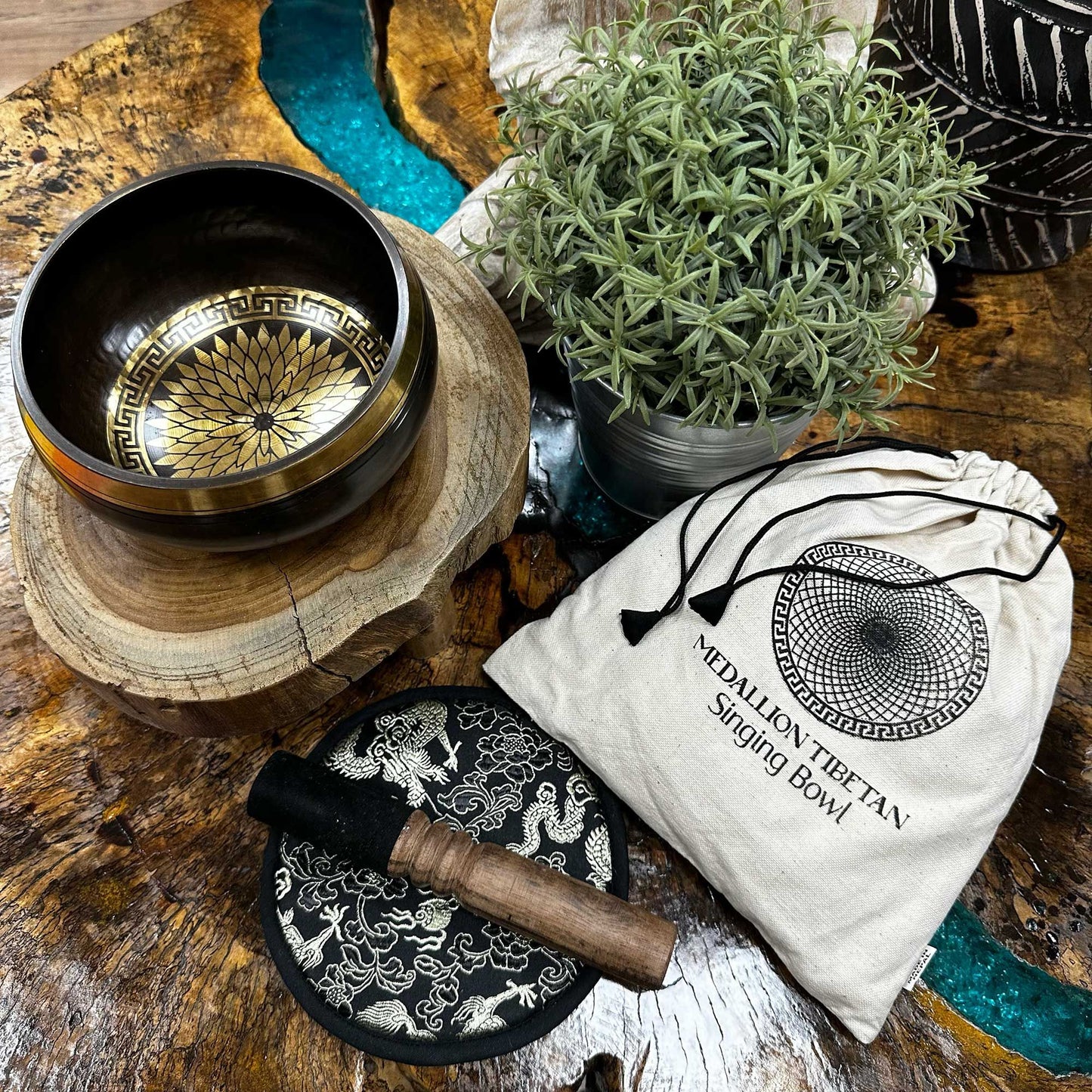 Hand beaten engraved singing bowl gift set with round medallion design 14 cm, padded cushion and mallet — bell-metal copper-tin finish.
