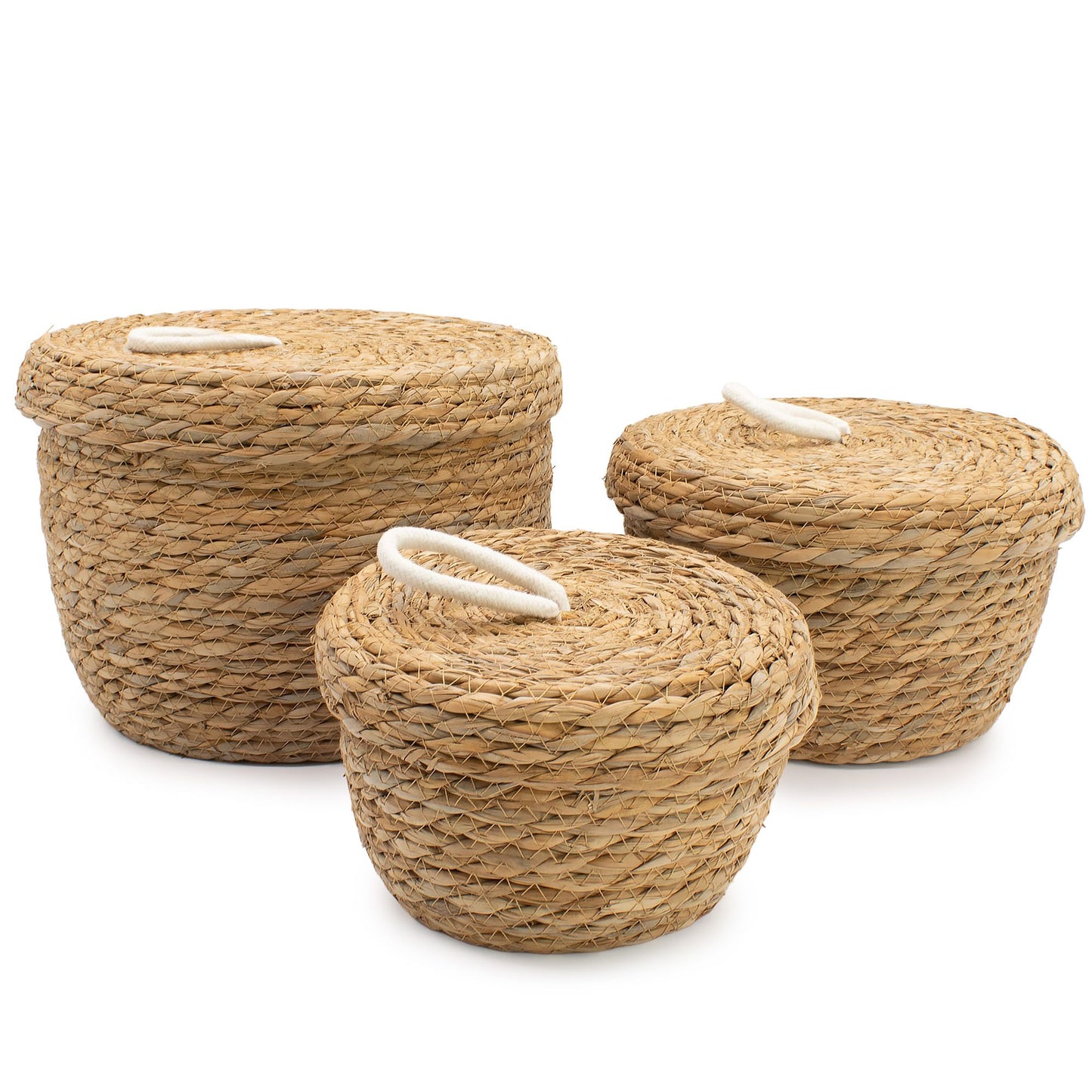 <h2>Seagrass Cotton Round Baskets with Lids – Natural Set of 3</h2> <p>Bring versatile, concealed storage into your home with this set of three seagrass cotton round baskets with lids in a natural finish. Hand-woven from sustainable seagrass fibres and soft cotton accents, these baskets offer practical organisation while bringing warm boho texture to any space.</p> <p>The included lids help keep contents neatly tucked away — whether blankets, toys, towels or everyday essentials — while the natural tones com