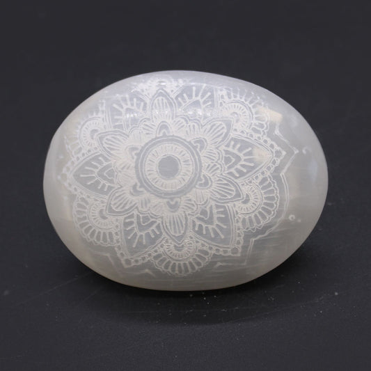 Selenite Palm Stone Mandala Engraved 7–8 cm – smooth selenite crystal palm stone for meditation, energy clearing and spiritual grounding UK