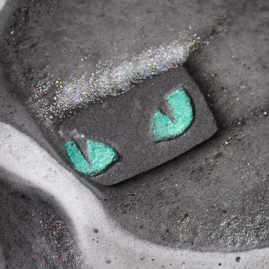 Cat’s Eyes Halloween Bath Bomb 80g novelty gothic bath bomb