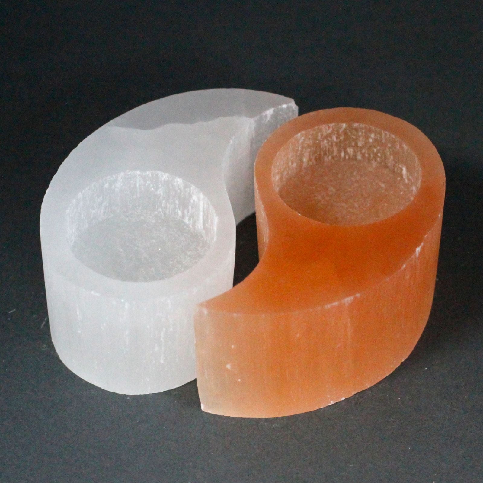 Selenite Yin Yang Candle Holder – natural selenite crystal candle holder with symbolic yin-yang design for spiritual balance, ambient light and energy cleansing